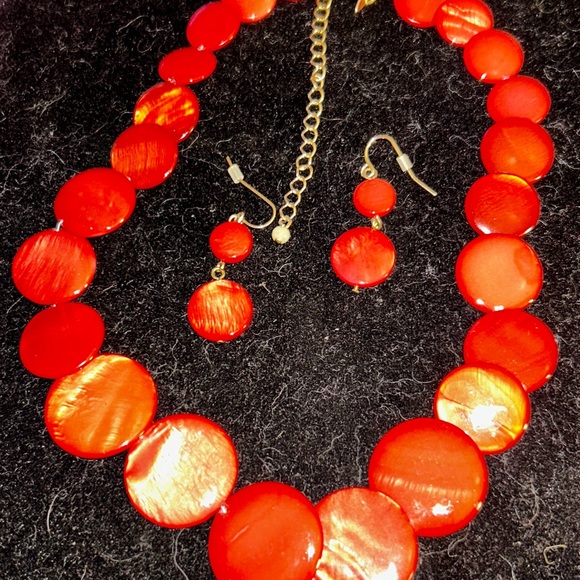 AVON New in Box, necklace and earring set. - Picture 2 of 9